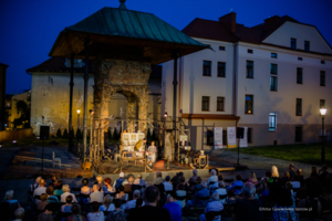 „Noc Helvera”, spektakl pod bimą